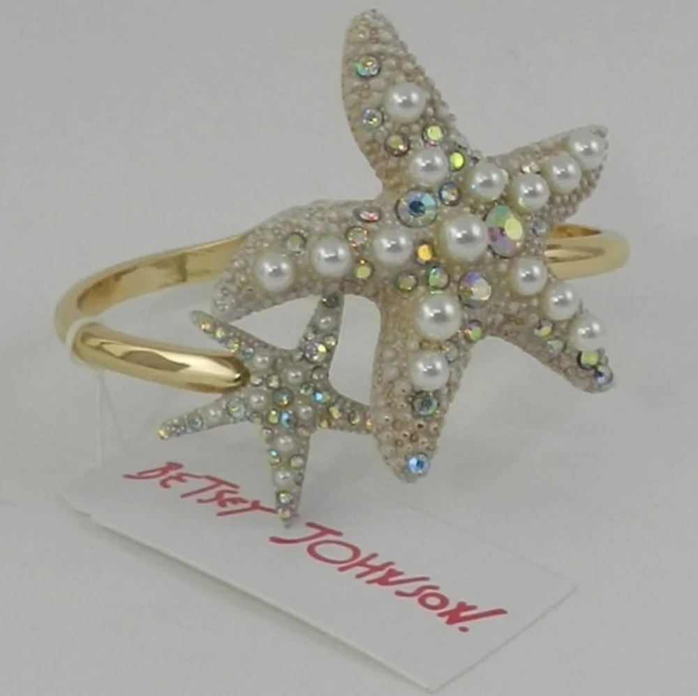 🤍▪️Betsey Johnson ▪️Betsey Johnson Starfish Hinged Bangle Bracelet